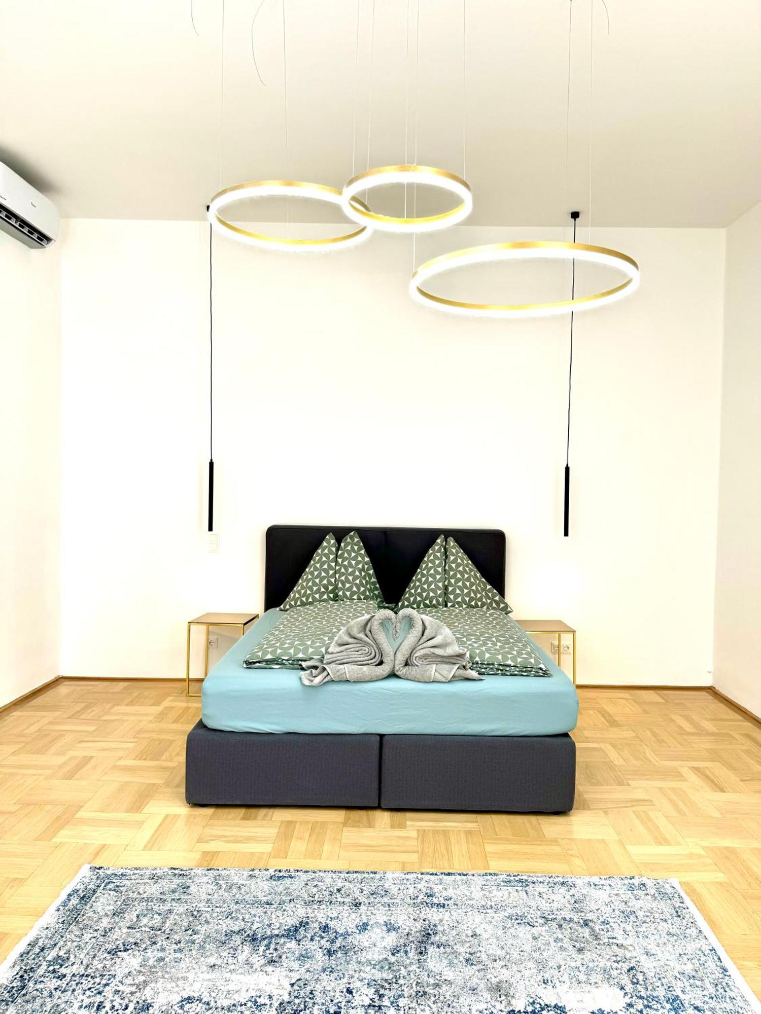 Apartament Opera 145 M2 *